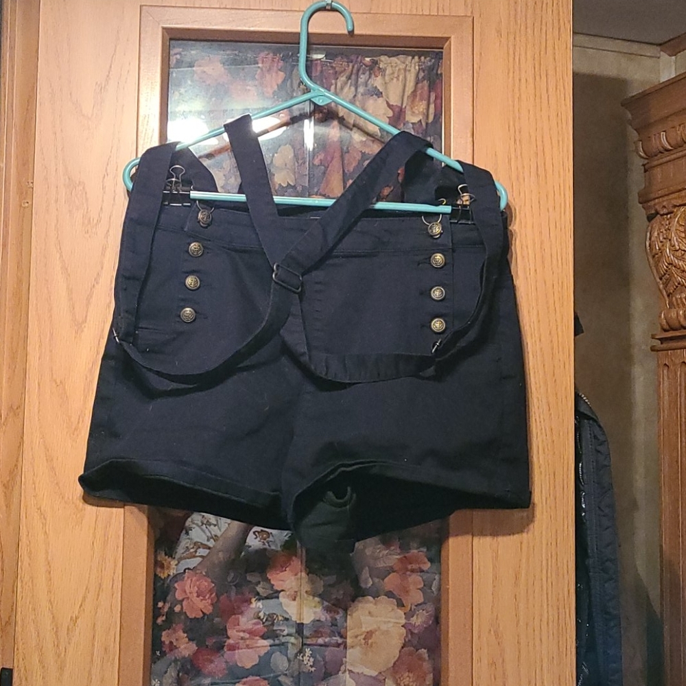 Overall shorts